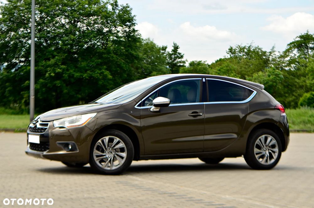 Citroën DS4 e-HDi 115 SoChic - 4