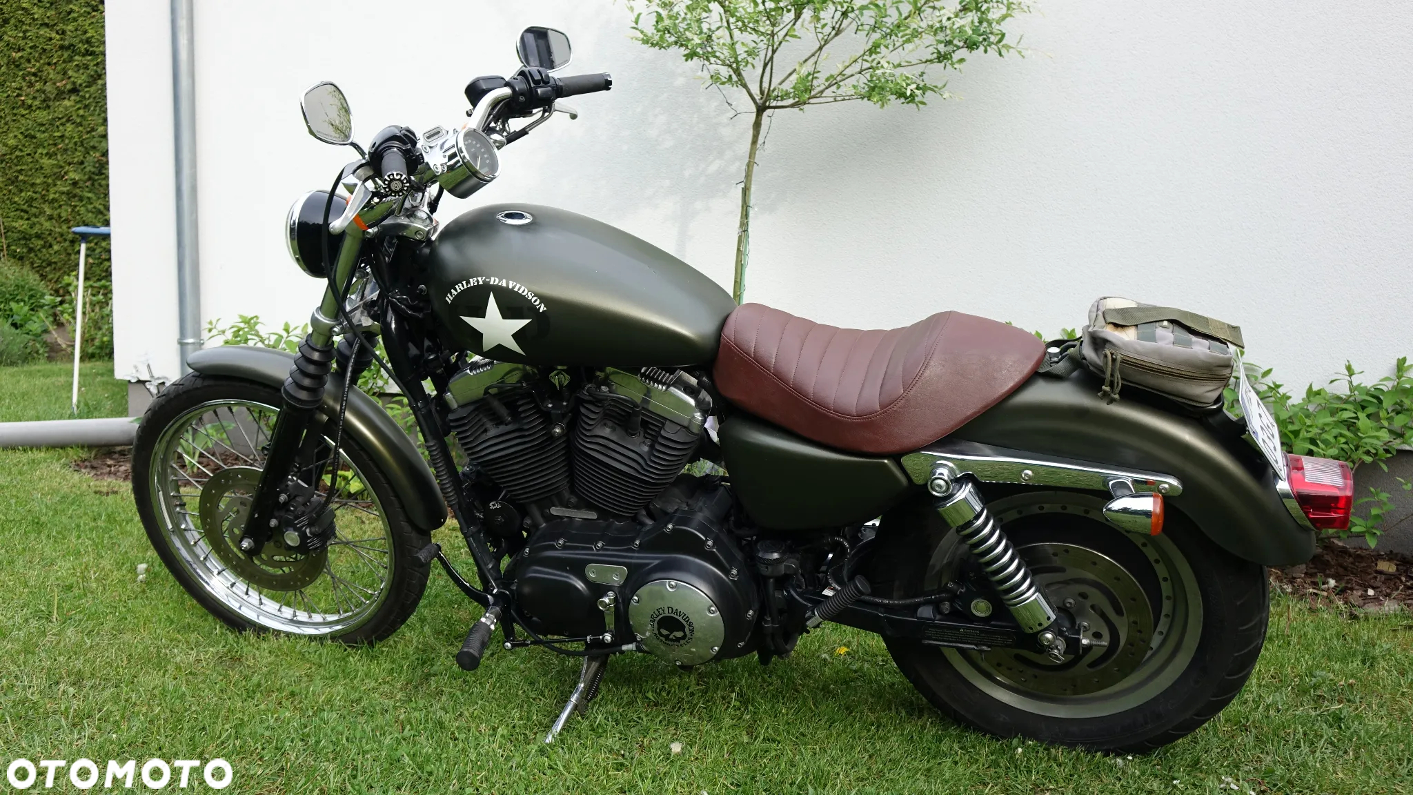 Harley-Davidson Sportster Custom 883C - 4