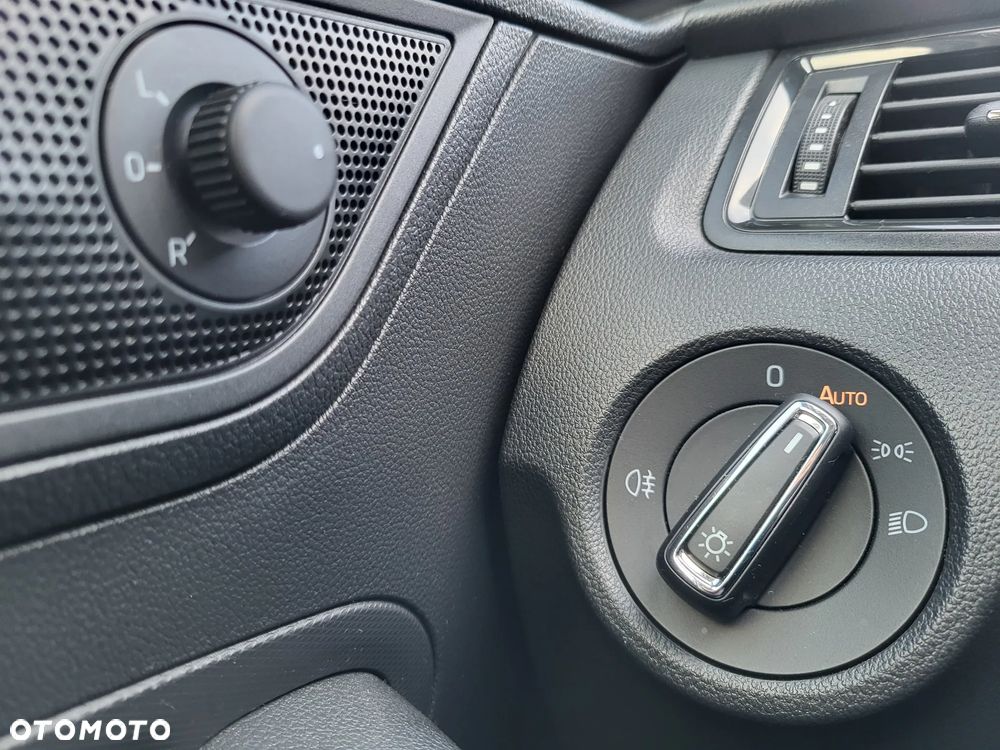 Skoda RAPID 1.0 TSI Active - 15