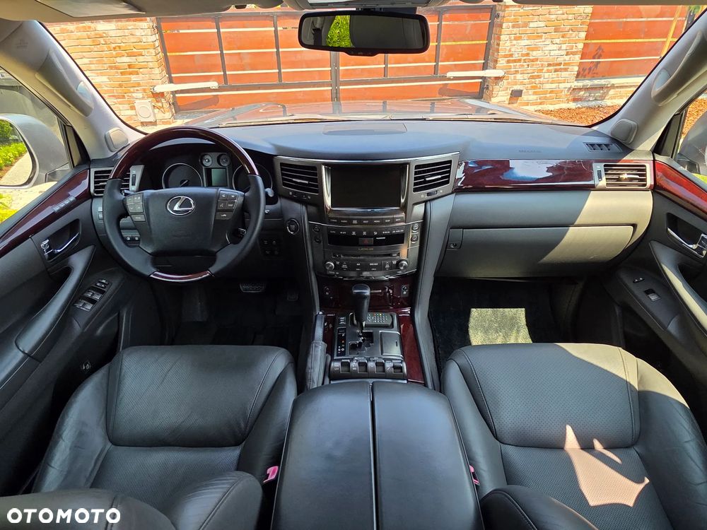 Lexus LX - 8