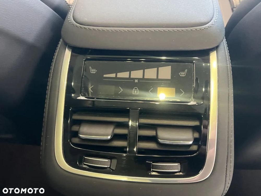 Volvo XC 90 T8 AWD Plug-In Hybrid Ultra Dark 7os - 34