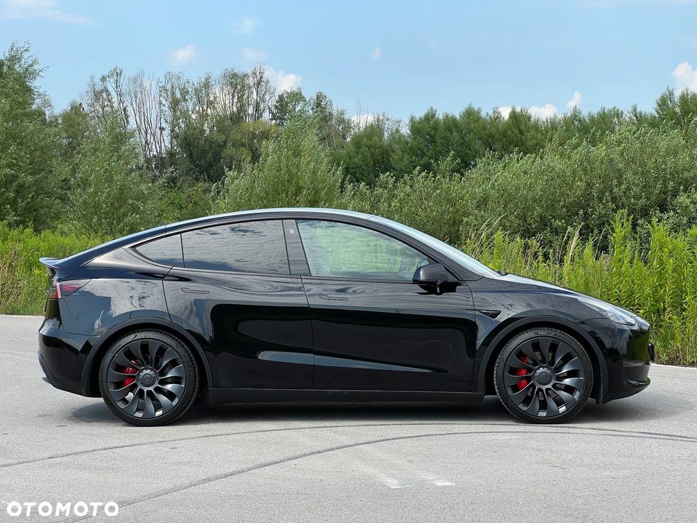 Tesla Model Y - 3