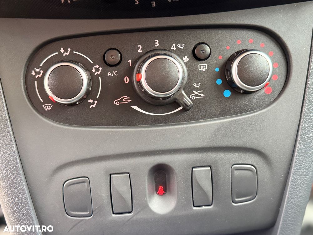 Dacia Sandero SCe 75 Essential - 8