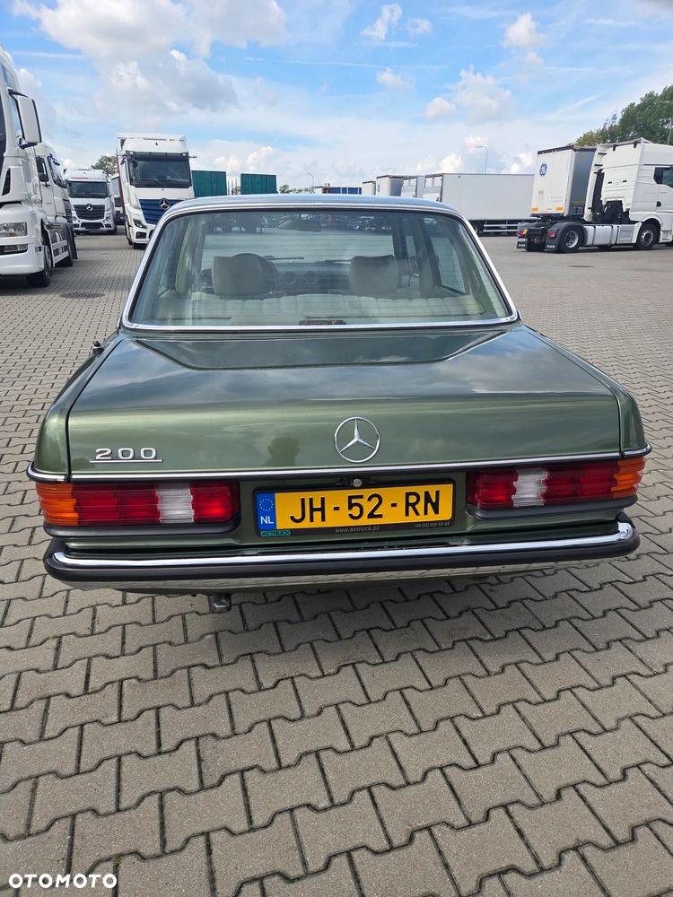 Mercedes-Benz W123 - 12
