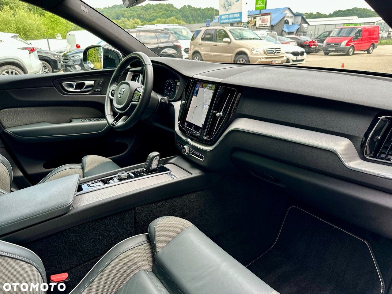 Volvo XC 60 T6 AWD Plug-In Hybrid R-Design - 31