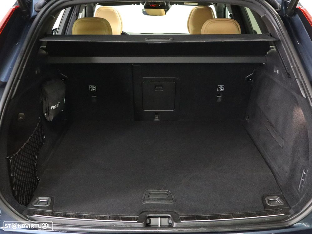 Volvo XC 60 2.0 T8 PHEV Inscription AWD - 26