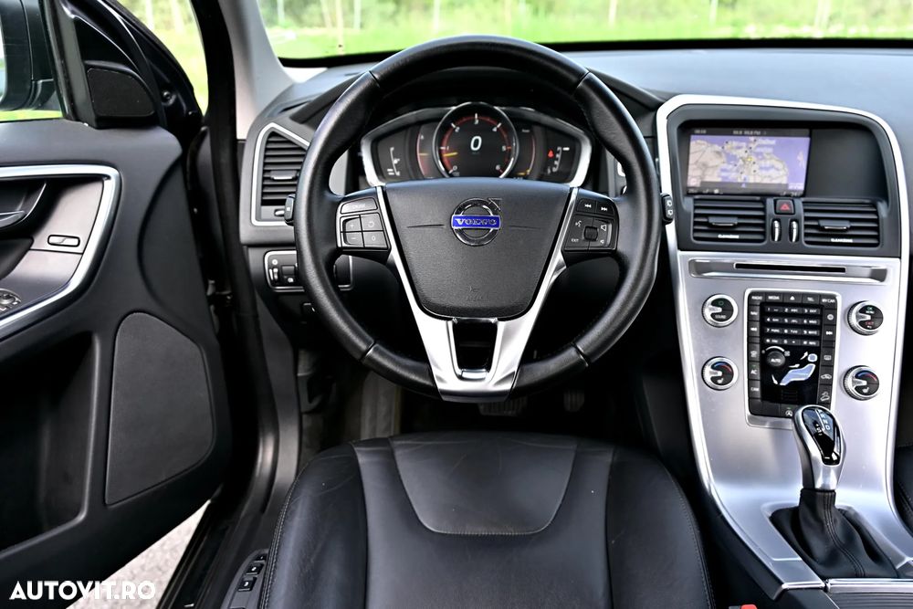 Volvo XC 60 D5 AWD Geartronic Summum - 12