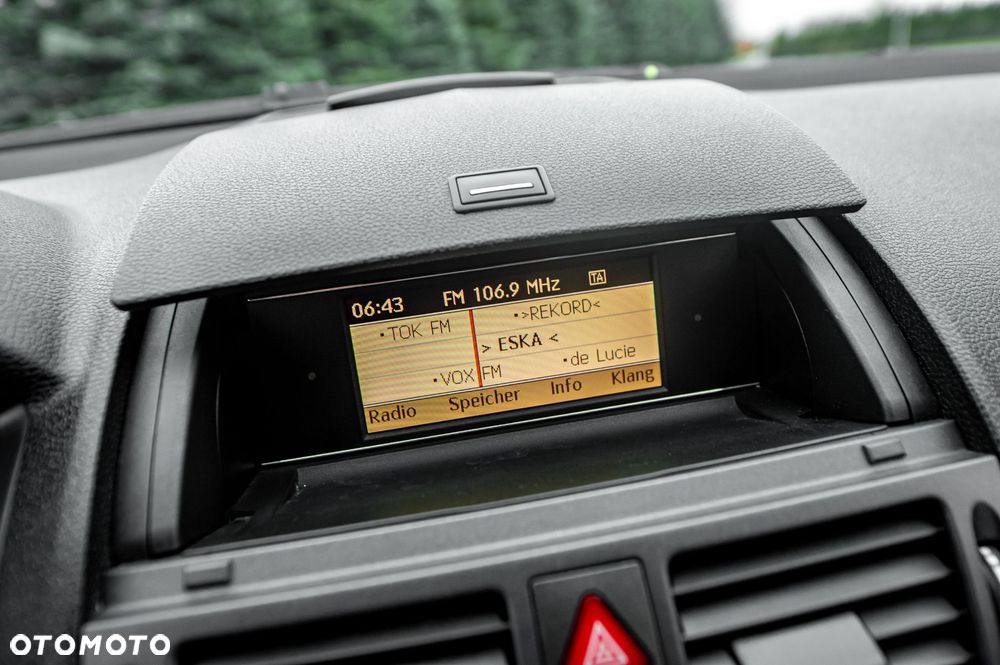 Mercedes-Benz Klasa C 180 BlueEFFICIENCY 7G-TRONIC Avantgarde - 31