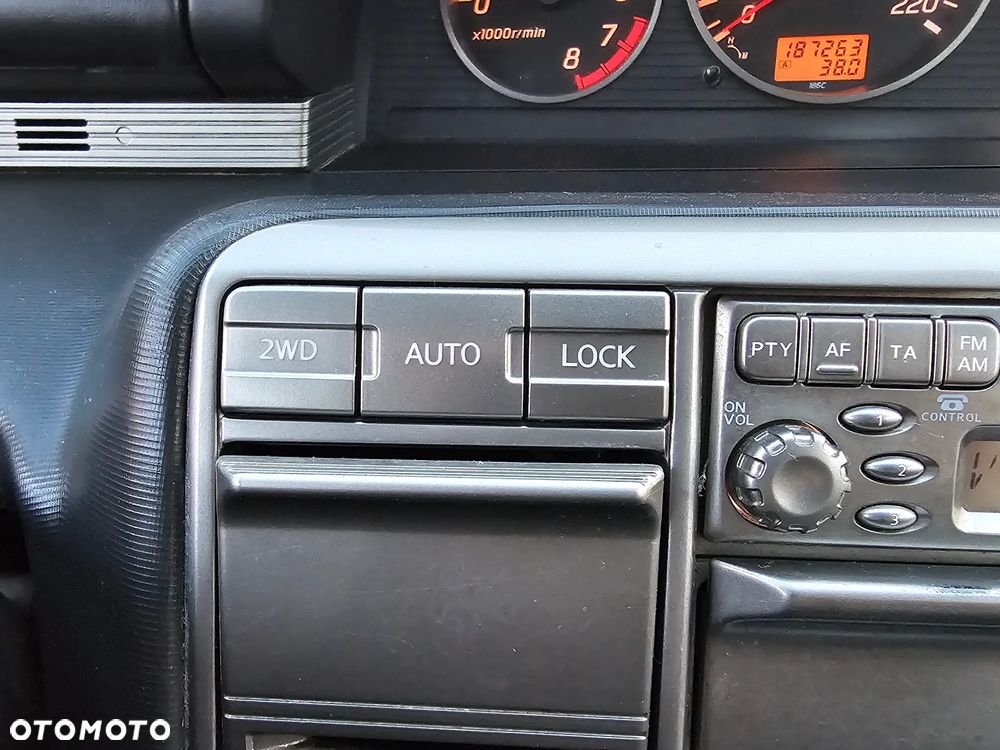 Nissan X-Trail 2.0 4x2 Comfort - 28