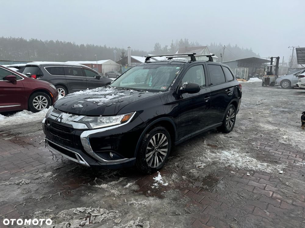 Mitsubishi Outlander - 1