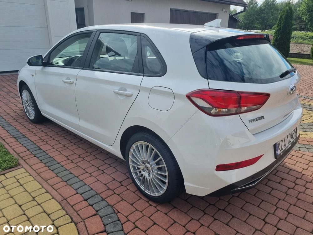 Hyundai i30 1.5 DPI Classic + - 10