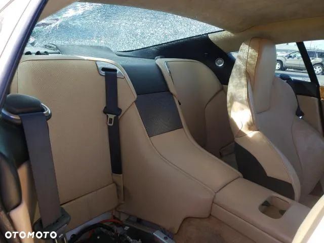 Aston Martin DB9 Standard - 22