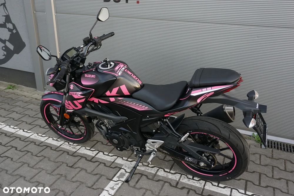 Suzuki GSX - 16