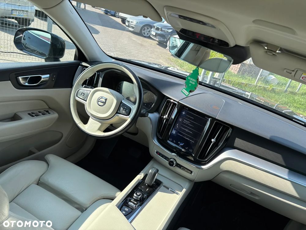 Volvo XC 60 B4 D AWD Momentum - 23