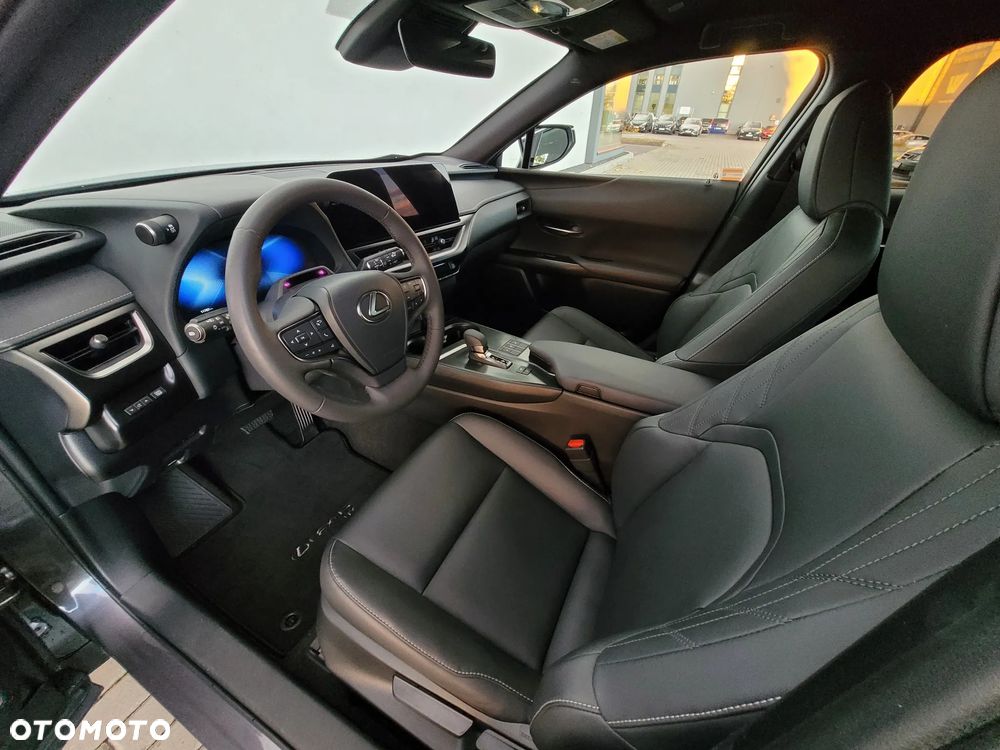 Lexus UX 300h F Sport Design - 3