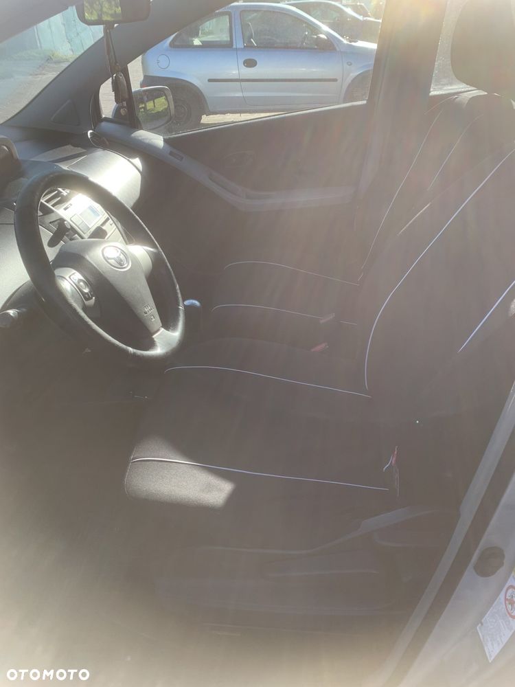 Toyota Yaris - 8
