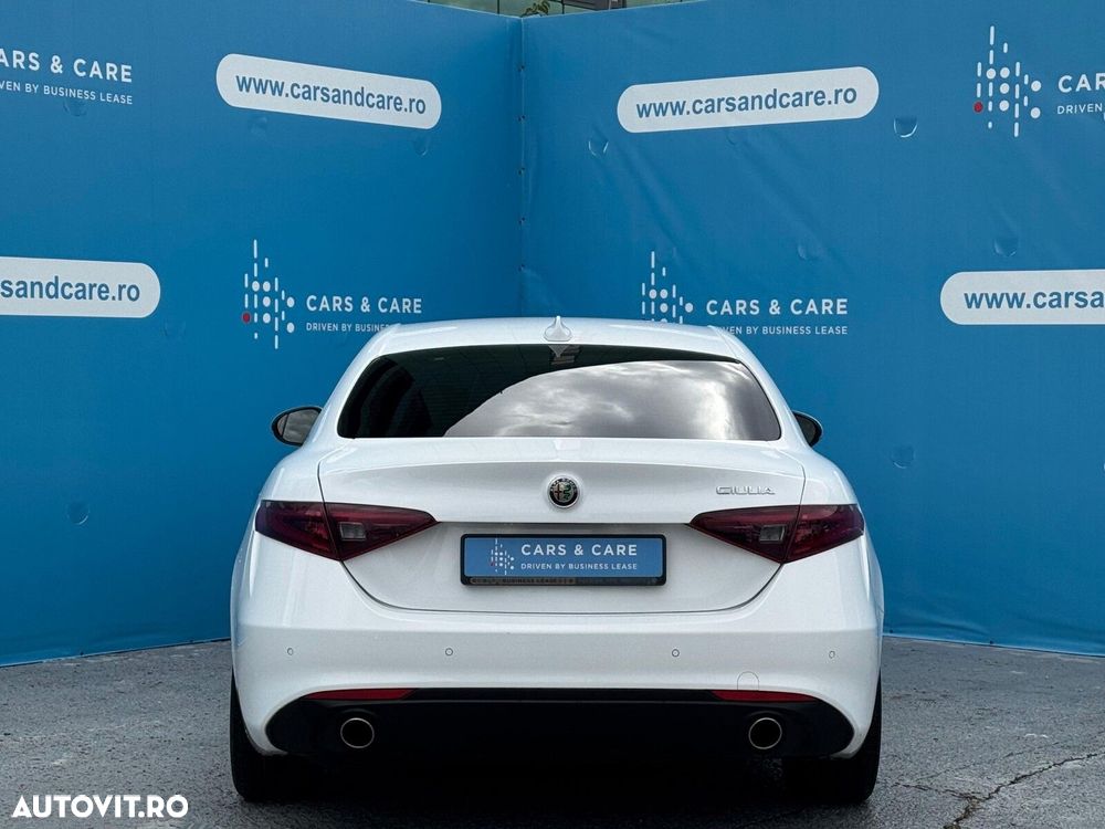 Alfa Romeo Giulia - 5