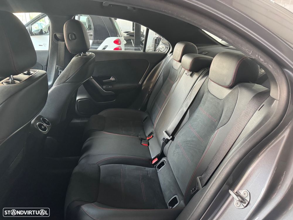 Mercedes-Benz A 250 Limousine e AMG Line - 12