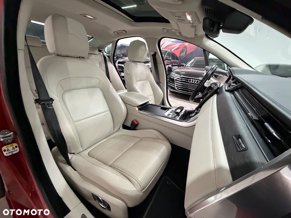 Jaguar XF 2.0 D200 mHEV AWD R-Dynamic SE - 24