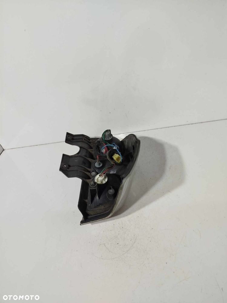LAMPA PRAWA TYLNA SUZUKI GRAND VITARA II 05-12 - 2