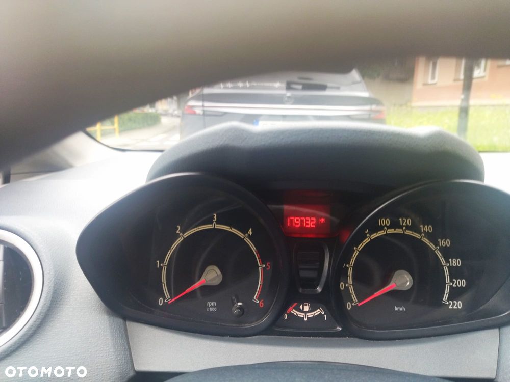 Ford Fiesta 1.6 TDCi DPF Silver X (SVP) - 6