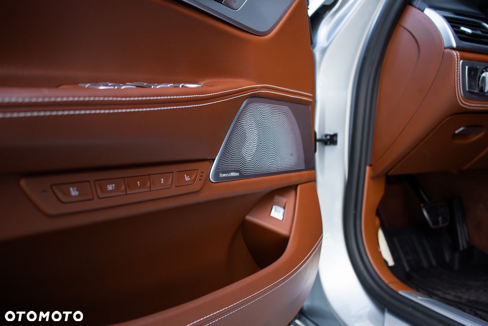 BMW Seria 7 M760Li xDrive - 32