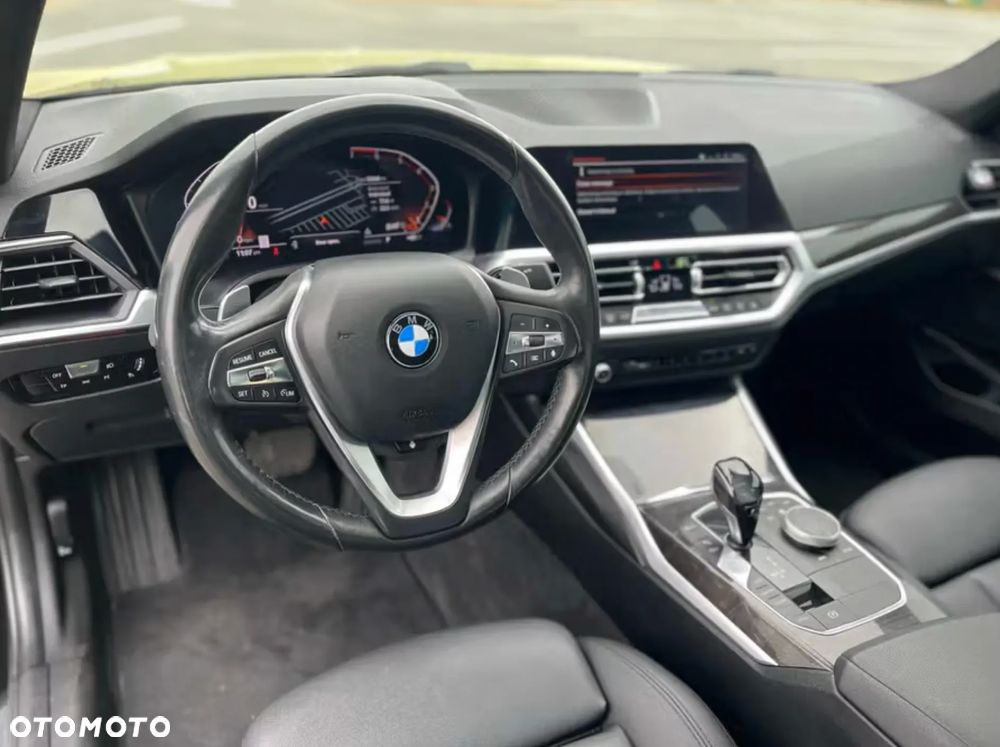 BMW Seria 3 330i xDrive Edition M Sport Shadow - 11