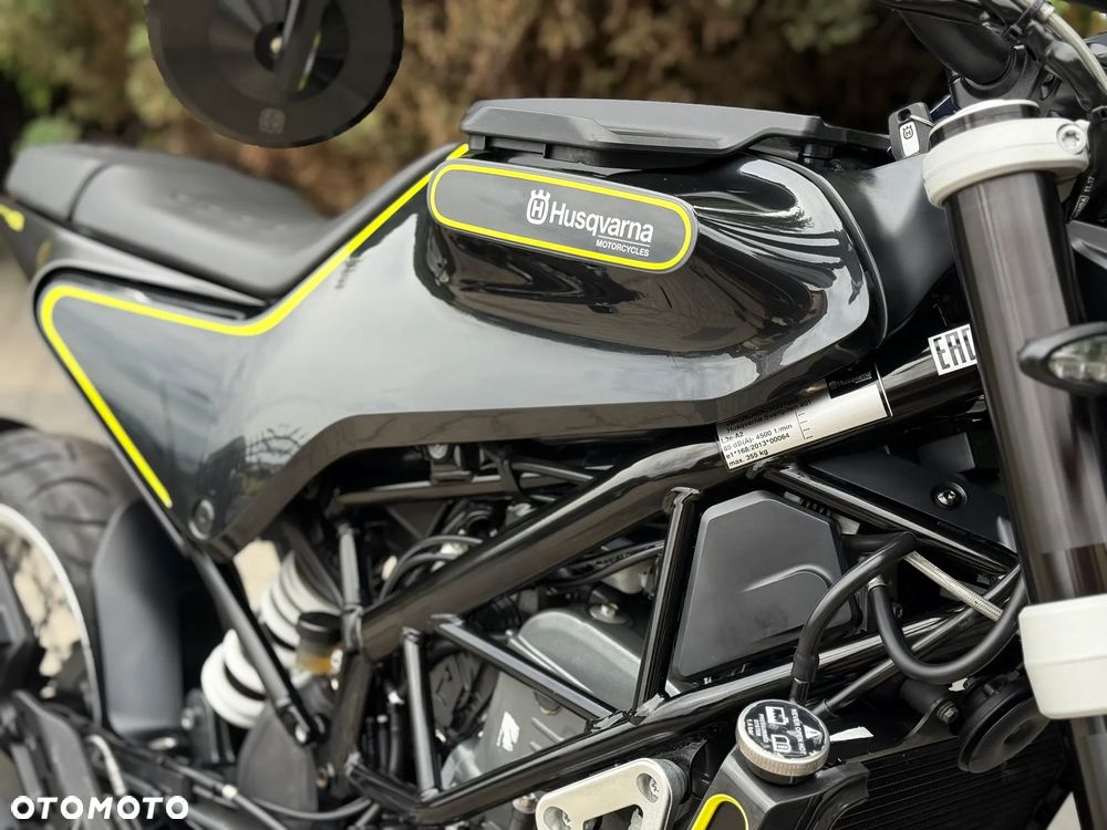 Husqvarna Svartpilen - 17