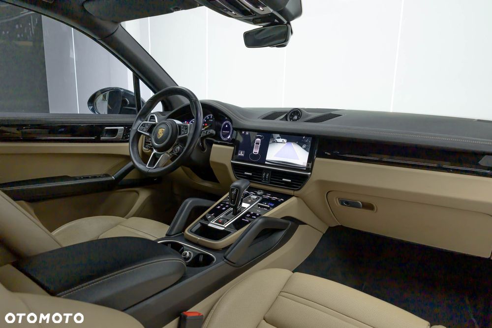 Porsche Cayenne - 25