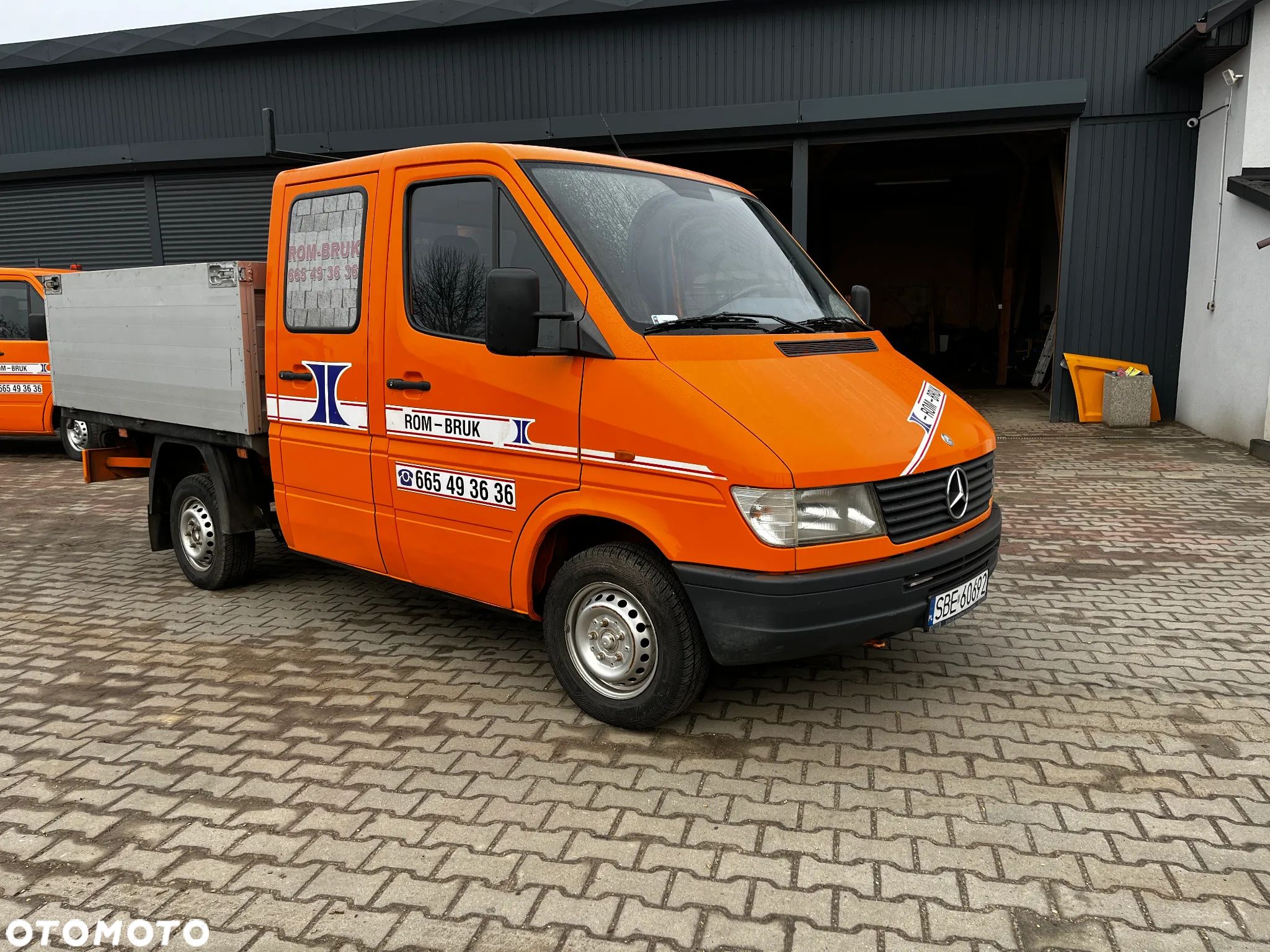 Mercedes-Benz 208 - 1