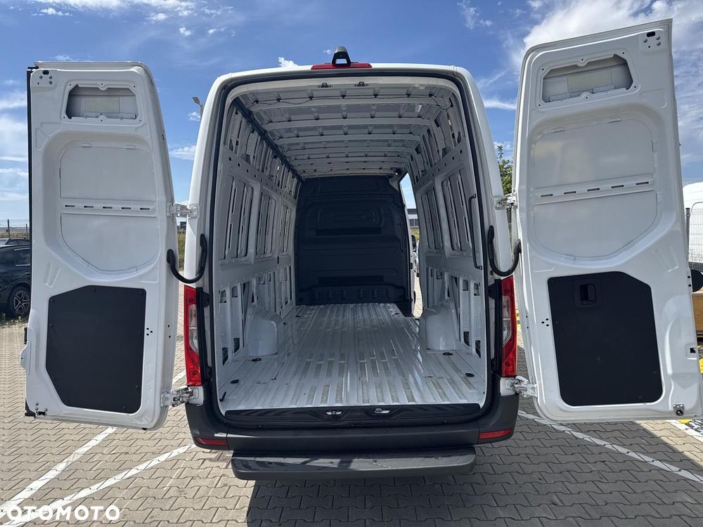 Mercedes-Benz Sprinter - 22
