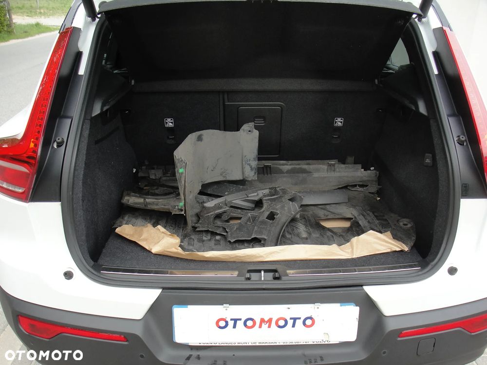 Volvo XC 40 D4 AWD Geartronic R-Design - 22
