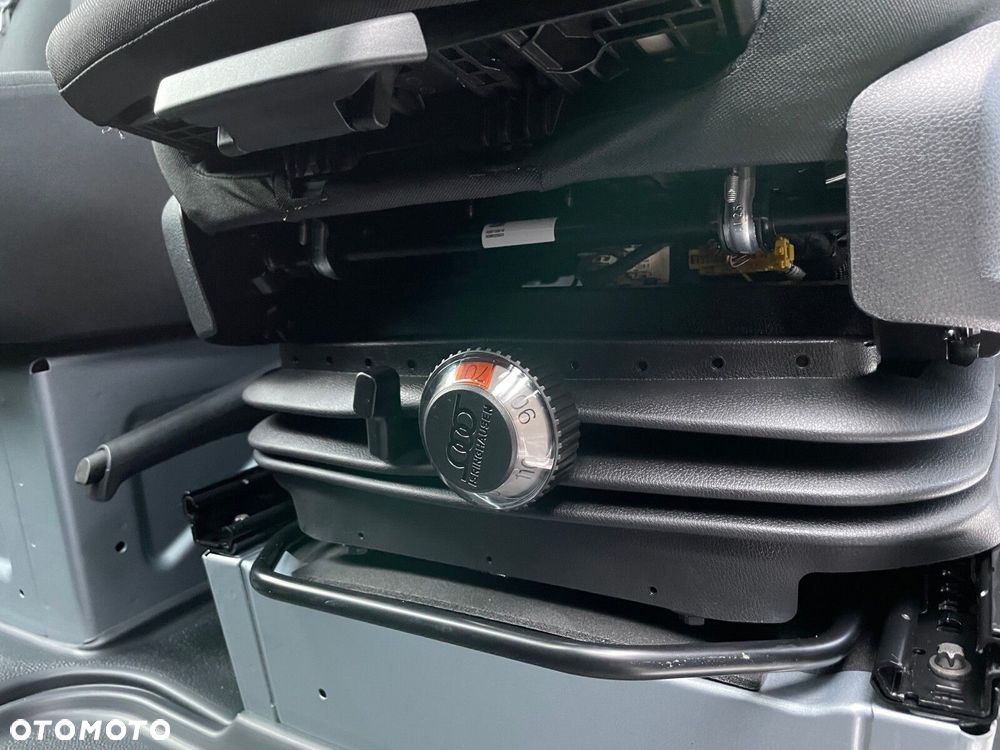 Mercedes-Benz Sprinter 317 CDI Reflektory LED Hak 3,5t. - 15