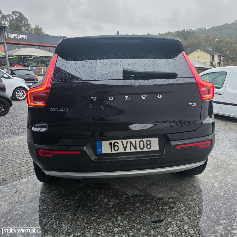 Volvo XC 40 1.5 T3 Momentum Tech Edition - 10