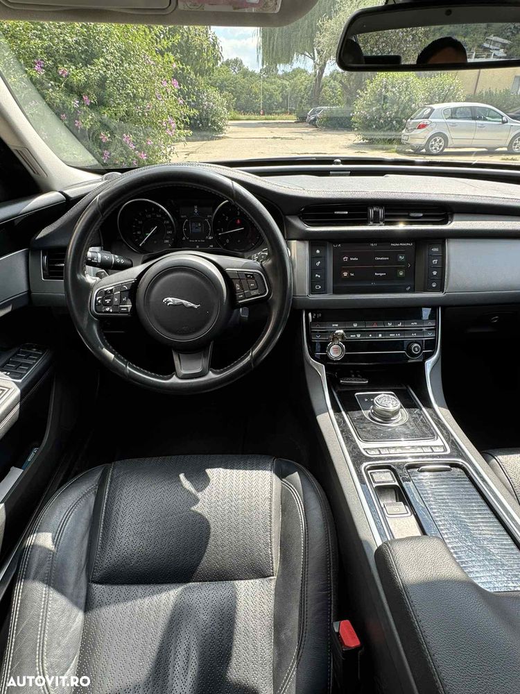 Jaguar XF 20d AWD R-Sport - 11