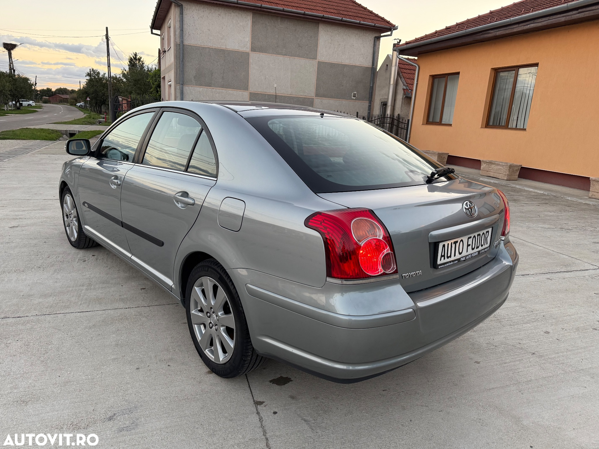 Toyota Avensis 2.0 D-4D Navi chrome - 4