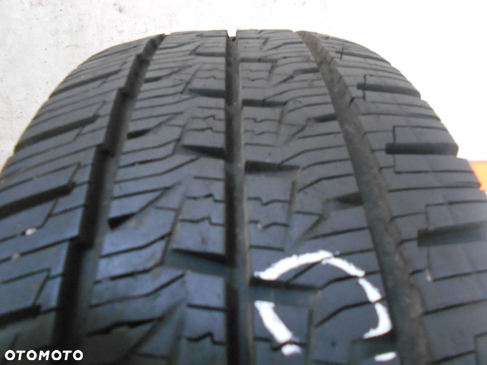 OPONA POJEDYNKA 195/70R15C CONTINENTAL VAN CONTACT 4SEASON DOT 1617 8.9MM - 2