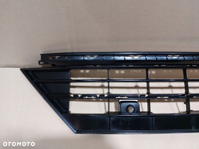 VW TIGUAN II 2 5NA R-LINE 15-20 GRILL KRATKA PRZÓD - 3