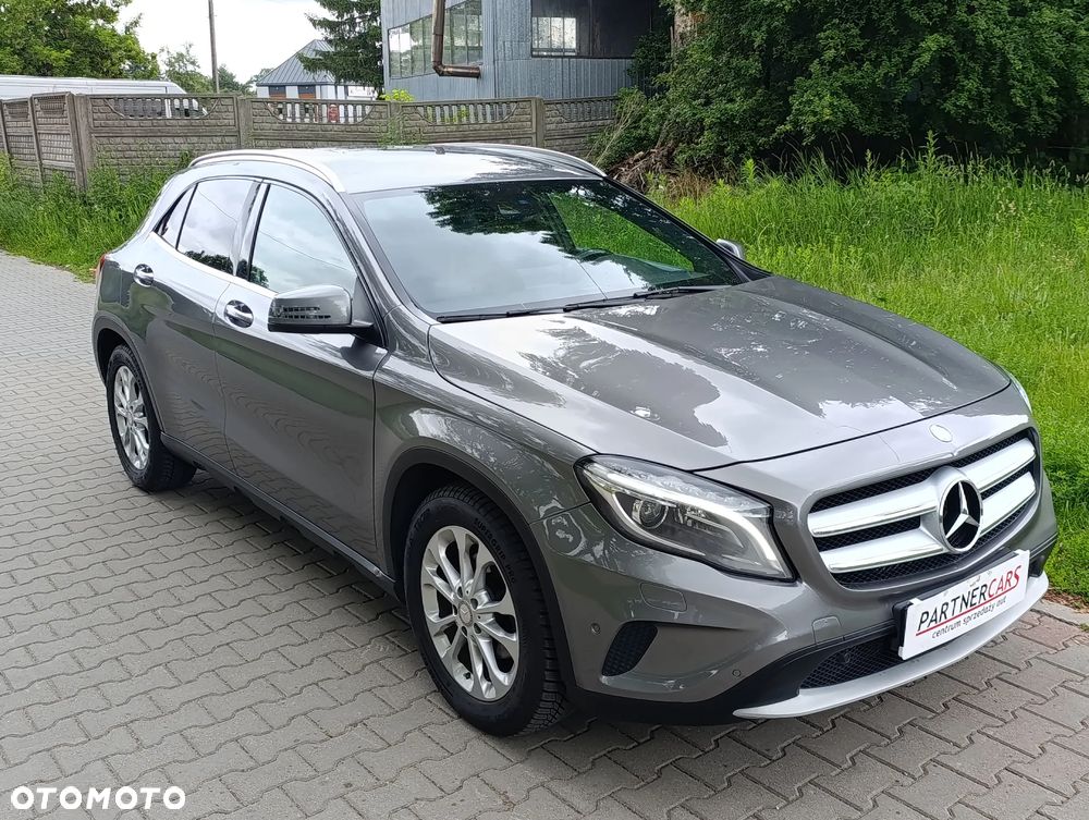 Mercedes-Benz GLA 220 d 4Matic 7G-DCT - 2