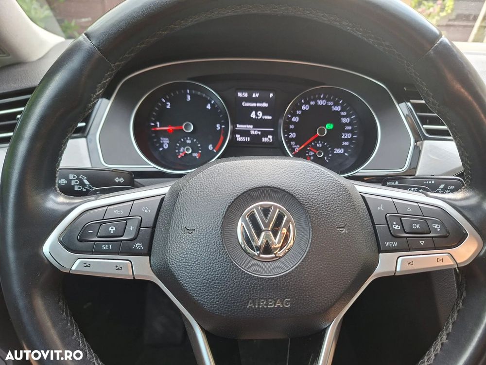 Volkswagen Passat 1.6 TDI SCR DSG Comfortline - 24