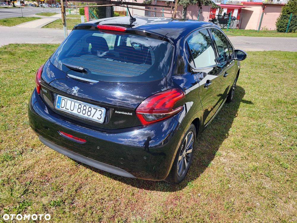 Peugeot 208 - 12