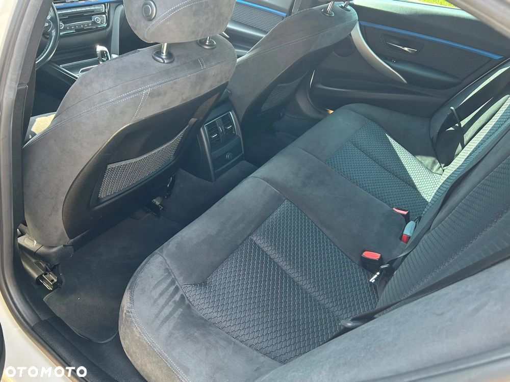 BMW Seria 3 330e iPerformance - 23