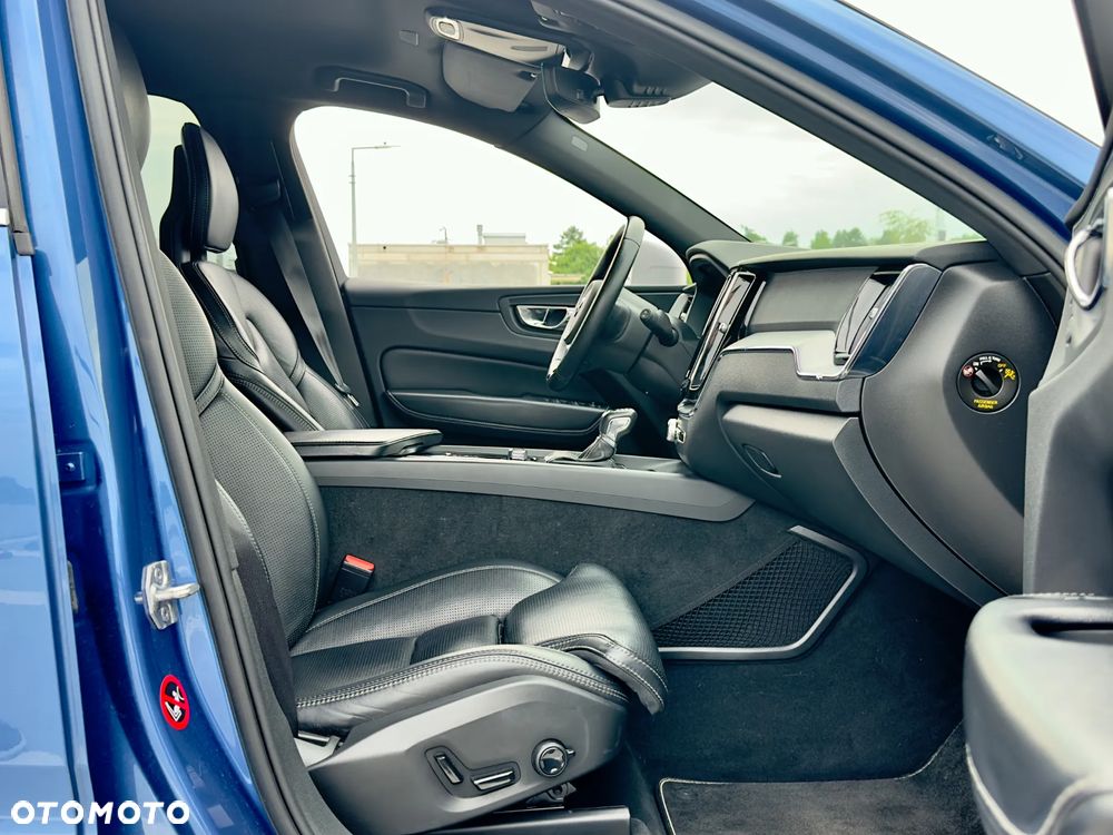 Volvo XC 60 T5 GPF AWD R-Design - 27