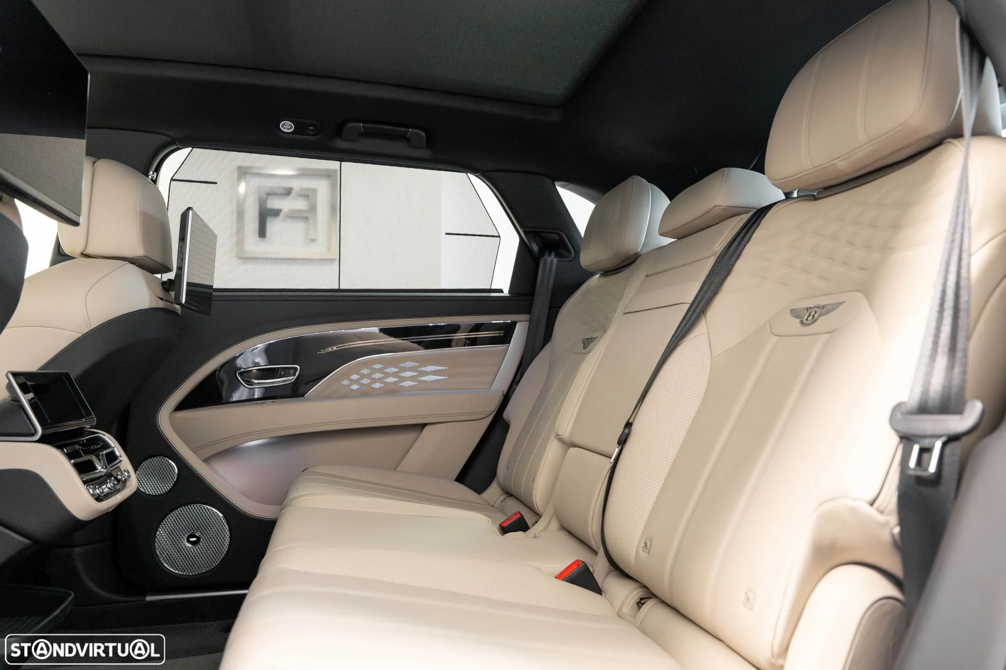 Bentley Bentayga EWB V8 Azure - 12