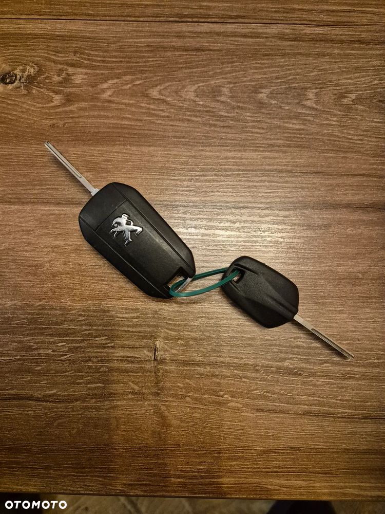 Peugeot 208 e-HDi 92 Stop&Start Allure - 24
