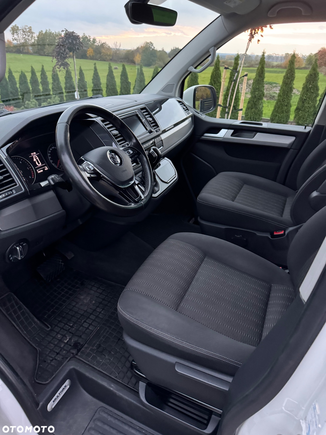 Volkswagen Multivan - 17