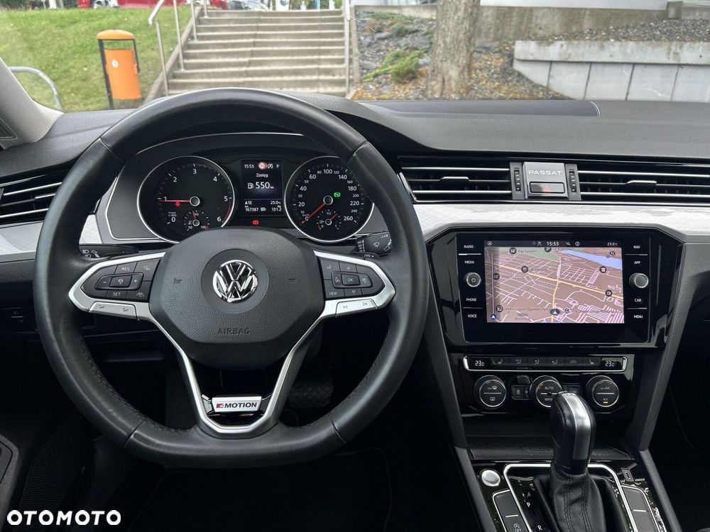 Volkswagen Passat - 15