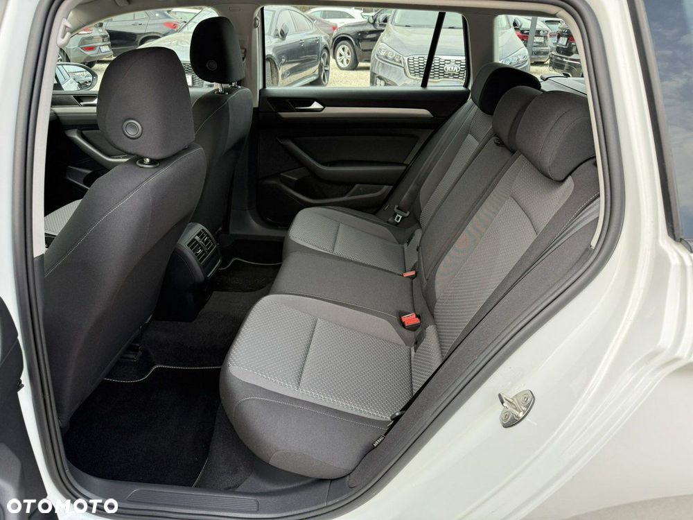 Volkswagen Passat - 15