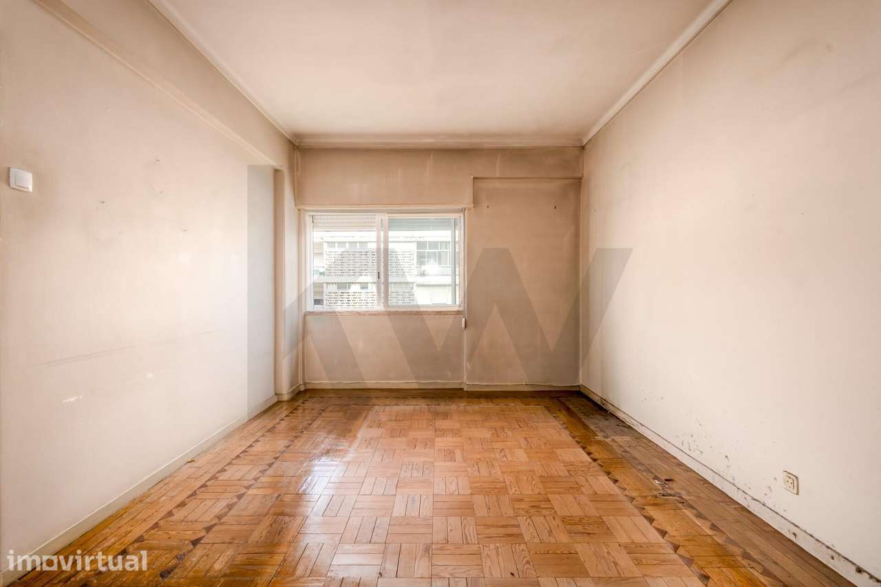 Oportunidade Única de Investimento no Lumiar | Imóvel com Potencial T0 - Grande imagem: 4/23