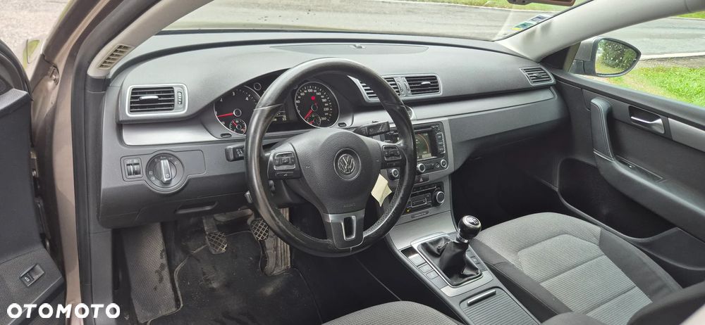 Volkswagen Passat - 18